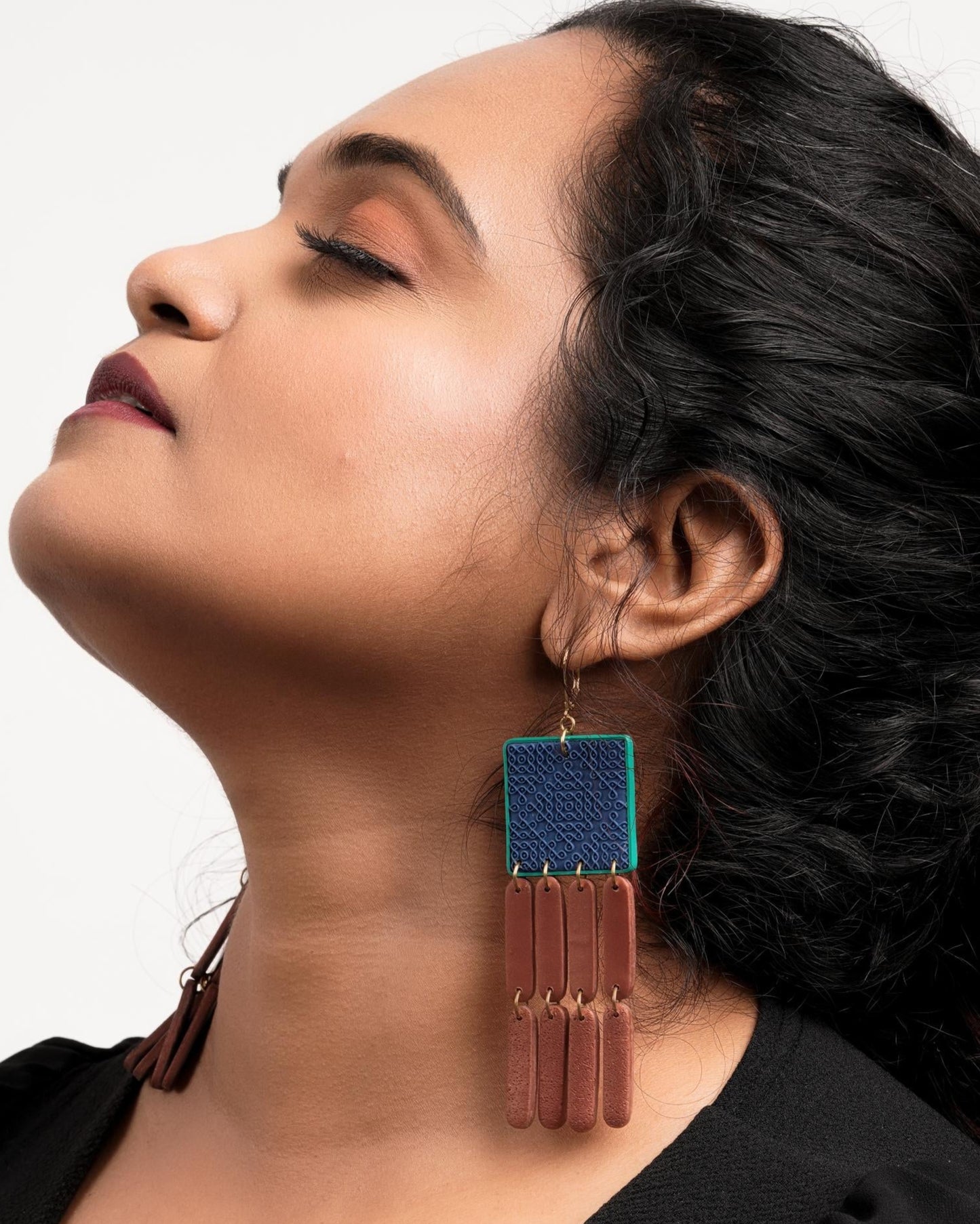 KARMUGHIL Chandelier "Kolam" earrings