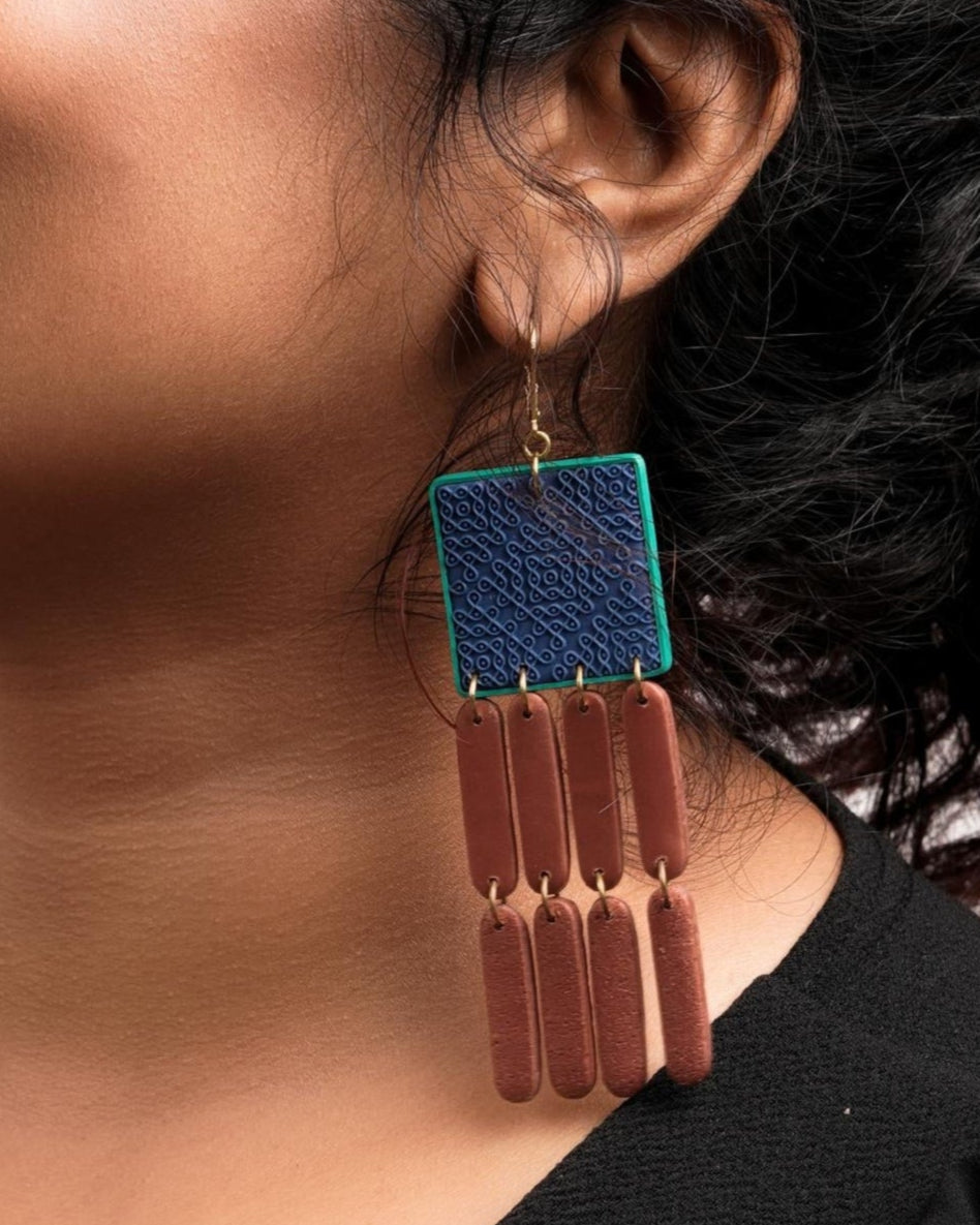 KARMUGHIL Chandelier "Kolam" earrings