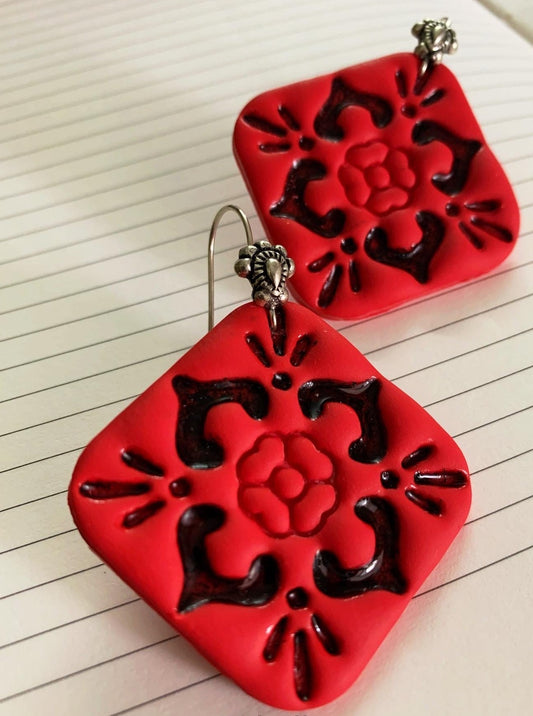 THE BLACK IN RED imprint drop earrings